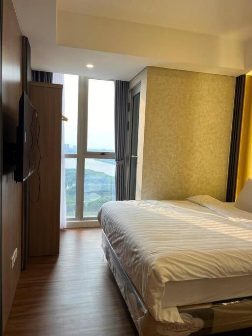 Shanghai Gold Coast Netflix Sofabed *